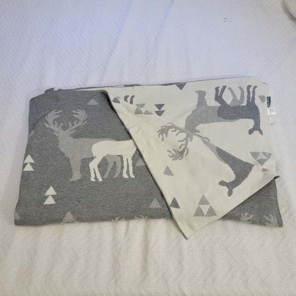 Darzzi 100% Cotton Reversible Throw Blanket Deer Pine Trees 50"x60" Grey & Ivory - Picture 2 of 5